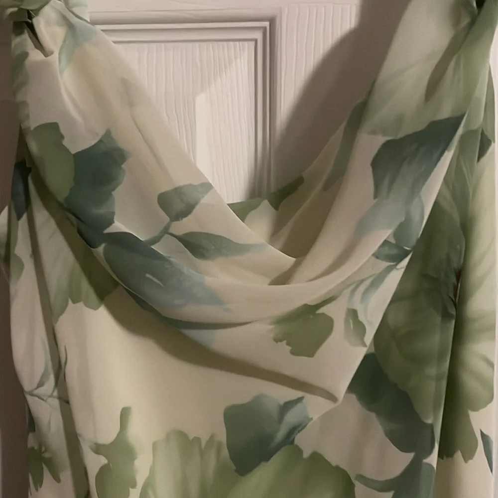 Beautiful Spring Dress - Picture 2 of 6